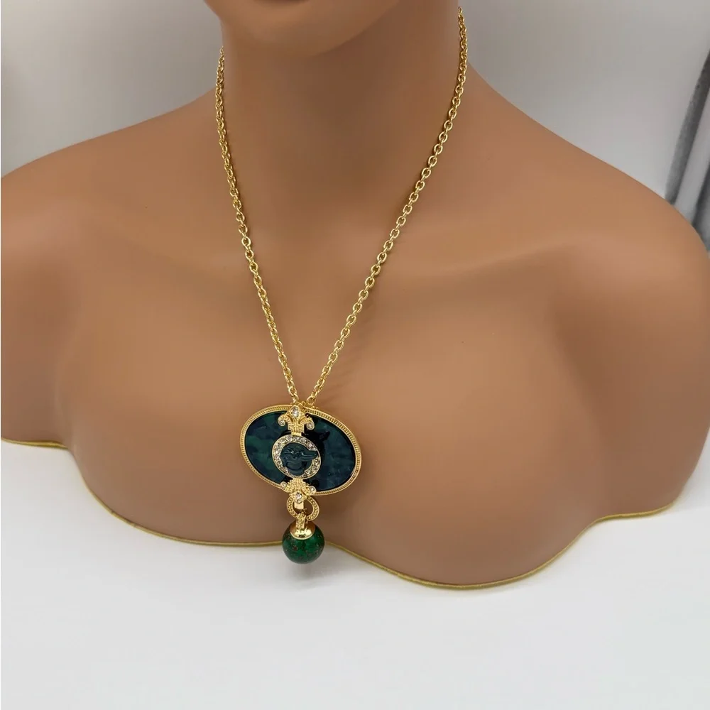 VINTAGE STYLE GREYHOUND GREEN AND GOLD PENDANT BROOCH NECKLACE_5